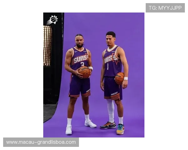 布克手感低迷仅得18分 五人得分上双助太阳半场领先