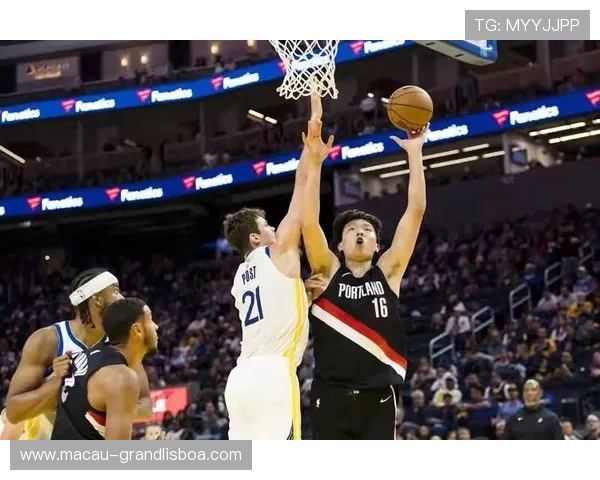 美媒称杨瀚森三威胁表现突出 年轻球员展现出令人期待的巨大潜力