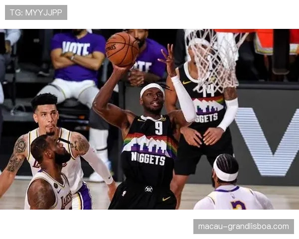 小贾巴里·史密斯客串中锋，火箭空间型五小轮换应对湖人